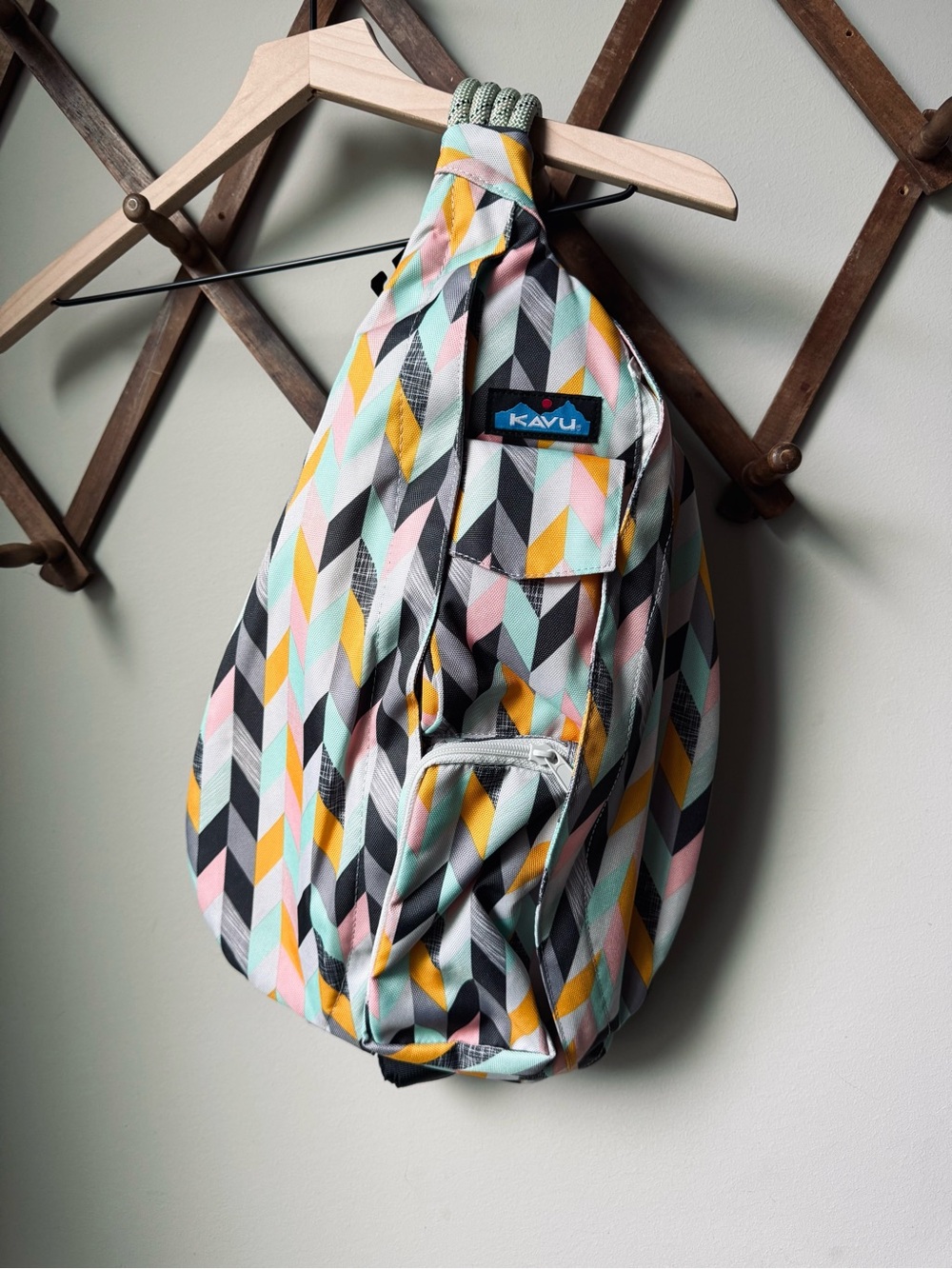 Kavu Rope Sling Chevron Sketch Sling Bag/ Backpack Brand New With Tags